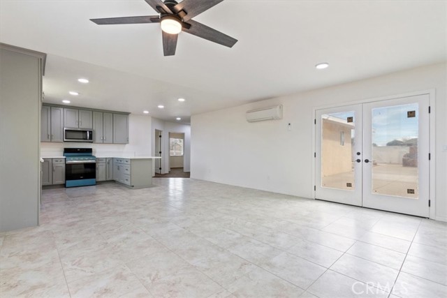 Detail Gallery Image 13 of 24 For 2231 W 20th St, Rosamond,  CA 93560 - 4 Beds | 2/1 Baths