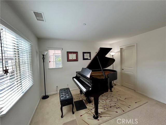 60 Scarlet Bloom, Irvine CA: https://media.crmls.org/medias/61966118-a63e-4bd5-95a2-cd71ce423a72.jpg