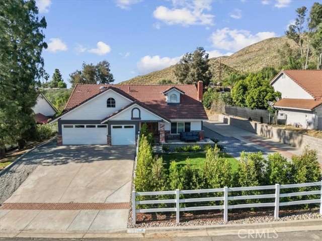Detail Gallery Image 2 of 44 For 21890 Victorian, Wildomar,  CA 92595 - 5 Beds | 3 Baths