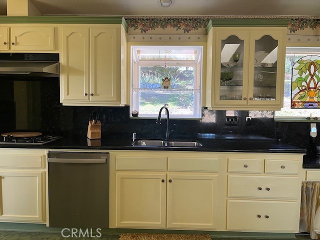 Detail Gallery Image 11 of 14 For 19988 Paso Robles, Redding,  CA 96003 - 3 Beds | 2 Baths