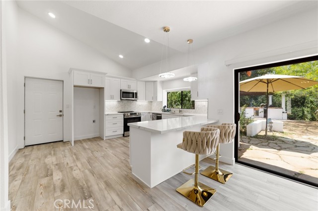 Image 4 of 33 For 21885 Lake Mathews Drive