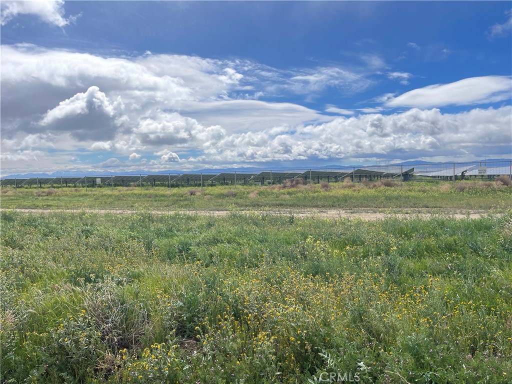 https://media.crmls.org/medias/6197ca4c-9489-419b-80da-74f0843871c4.jpg?preset=X-Large