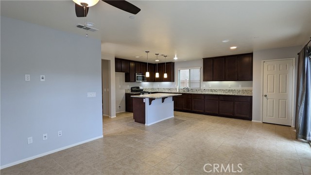 Detail Gallery Image 8 of 42 For 1424 Misty Ln, Beaumont,  CA 92223 - 4 Beds | 3 Baths