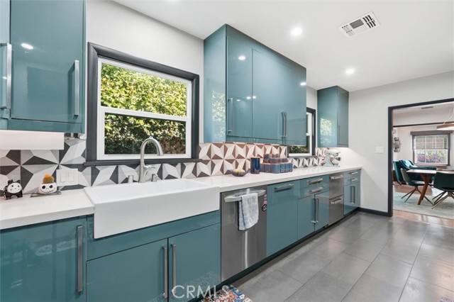 Detail Gallery Image 12 of 34 For 4415 Lime, Long Beach,  CA 90807 - 4 Beds | 3 Baths