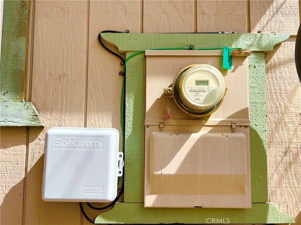 https://media.crmls.org/medias/619914e9-9245-4b45-9641-17cda4e4e57f.jpg?preset=X-Large