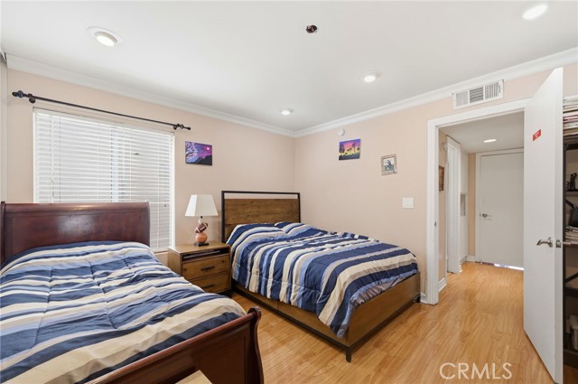 Detail Gallery Image 7 of 13 For 15010 Victory Blvd #101,  Van Nuys,  CA 91411 - 2 Beds | 2 Baths