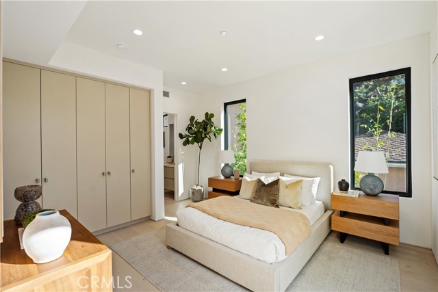 10840 Queensland, Los Angeles CA: https://media.crmls.org/medias/61997e91-c14d-4cda-a0c1-fc6f3af8726e.jpg