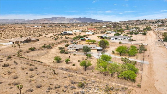 21978 Mojave Street, Apple Valley CA: https://media.crmls.org/medias/619a291a-1b46-4bd4-94bf-16f1bc35b4a7.jpg