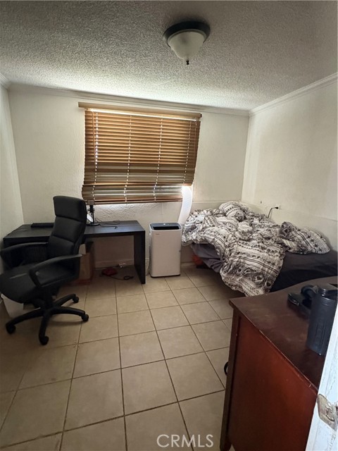 Detail Gallery Image 5 of 7 For 10441 Cypress Ave, Riverside,  CA 92505 - 4 Beds | 2 Baths