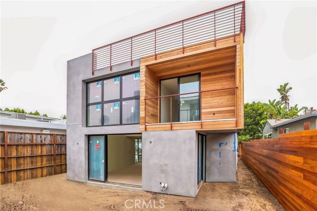 664 Indiana Avenue, Venice CA: https://media.crmls.org/medias/619bc60b-06c6-45c0-8b49-424fdcb9534c.jpg