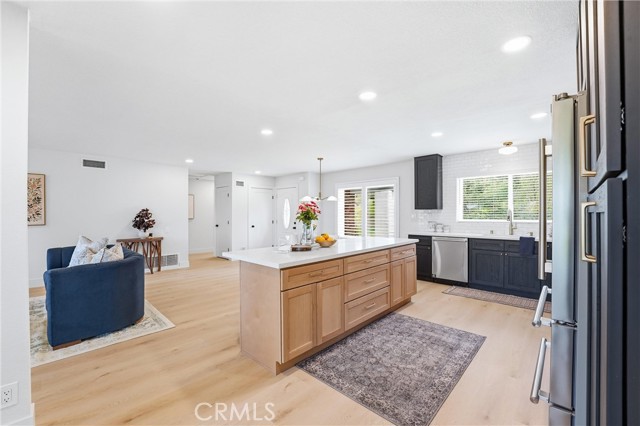 Detail Gallery Image 9 of 51 For 23561 via Ventura, Mission Viejo,  CA 92692 - 2 Beds | 2 Baths