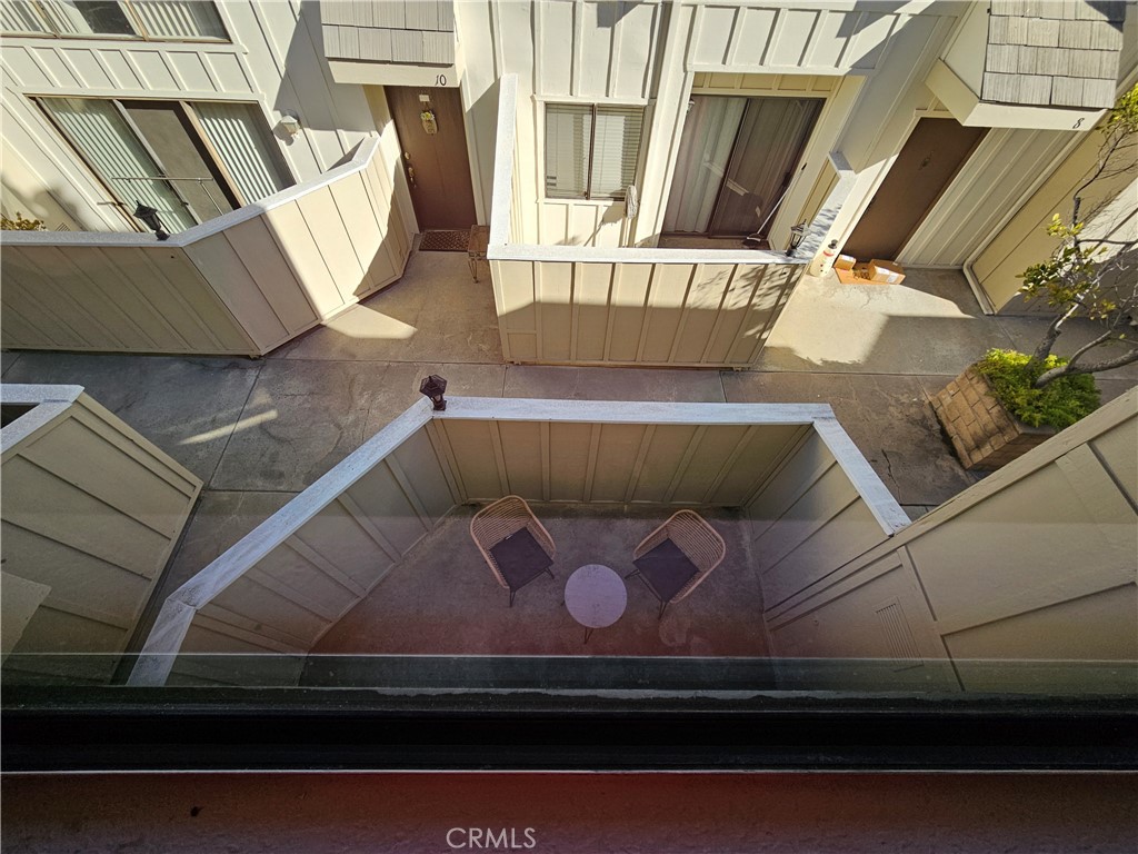 https://media.crmls.org/medias/619c1c45-fad4-4fdf-90e2-ade00b7aed4e.jpg?preset=X-Large