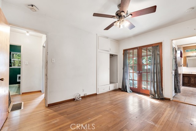 Detail Gallery Image 18 of 35 For 7725 Owensmouth, Canoga Park,  CA 91304 - 3 Beds | 2 Baths