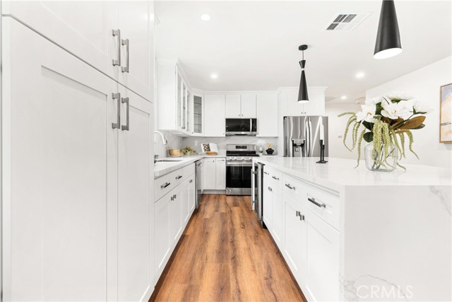 215 E Sierra Madre Avenue, Azusa CA: https://media.crmls.org/medias/619c9acf-0d44-4cc5-ba74-fb0d0d1ada26.jpg