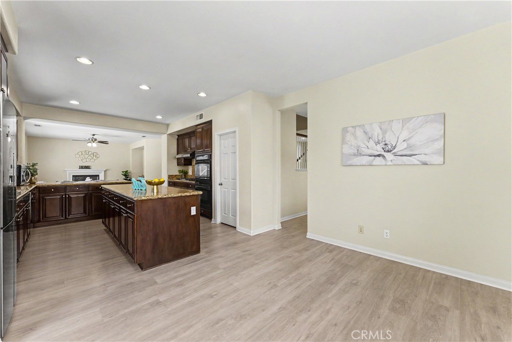https://media.crmls.org/medias/619d4ab3-3269-42ba-833c-1fabf1c8b926.jpg?preset=X-Large
