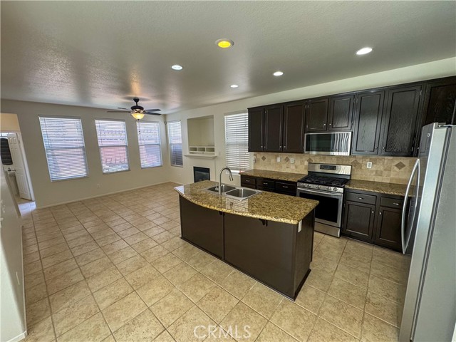 42060 Veneto Drive, Temecula CA: https://media.crmls.org/medias/619d6b81-973e-4536-bac2-31aa5788f331.jpg