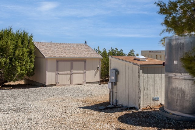 10555 Cima Mesa Road, Juniper Hills CA: https://media.crmls.org/medias/619f38f8-e3e6-453e-8b3b-778c66cd4e3d.jpg