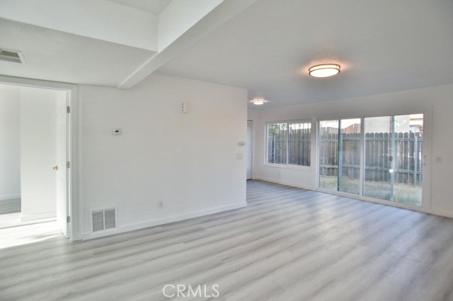 7945 Pinehurst dr, San Bernardino CA: https://media.crmls.org/medias/619f9c41-e195-435f-bd8e-4db5c471c3be.jpg