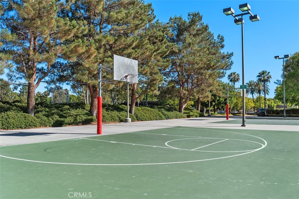 https://media.crmls.org/medias/619fc721-f839-4315-b3f1-603e0203a7cc.jpg?preset=X-Large