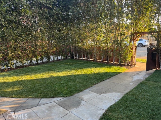 1355 N Gordon Street, Pomona CA: https://media.crmls.org/medias/619ff188-d8f3-40cb-84e4-07d95bee2de2.jpg