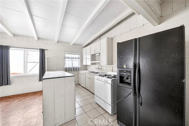 11389 Lee Ave., Adelanto CA: https://media.crmls.org/medias/61a028a5-8cd1-4adf-aac9-9726ca12e2cd.jpg