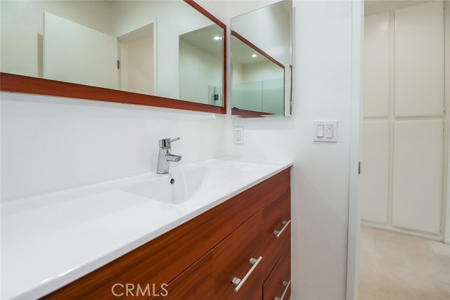 Detail Gallery Image 17 of 31 For 21500 Califa St #135,  Woodland Hills,  CA 91367 - 2 Beds | 2 Baths