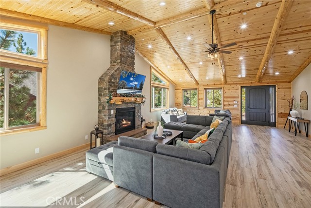 1658 Tuolumne Road, Big Bear City CA: https://media.crmls.org/medias/61a03f1c-cc48-494c-b922-899366f88046.jpg