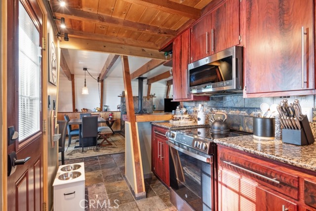 31427 Lightfoot Way, Running Springs, CA 92382