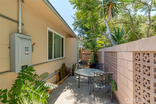 530 540 N Catalina Avenue, Pasadena CA: https://media.crmls.org/medias/61a159e4-8f18-4ade-a52b-51edb1d96983.jpg