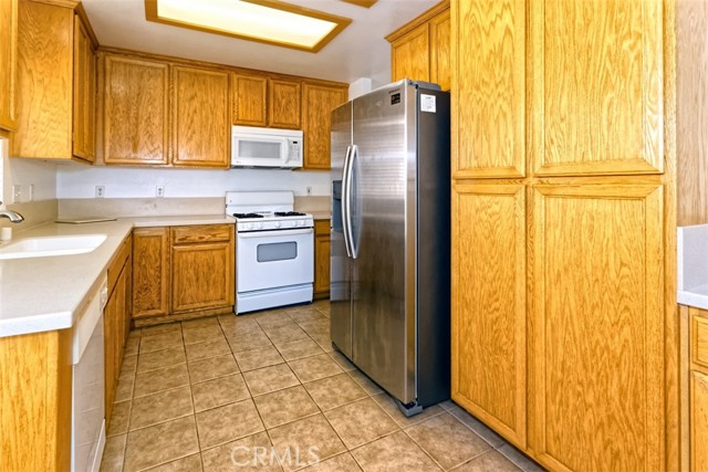 Detail Gallery Image 8 of 30 For 19028 Stoddard Way, Apple Valley,  CA 92308 - 2 Beds | 2 Baths