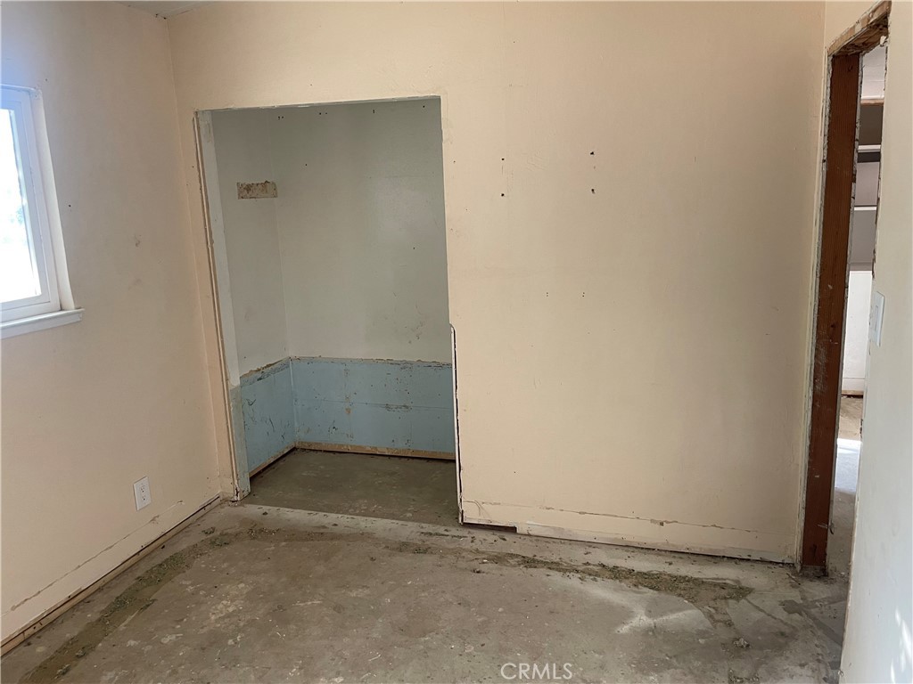 https://media.crmls.org/medias/61a4055b-8ede-49a8-b126-8f9396f6f14a.jpg?preset=X-Large
