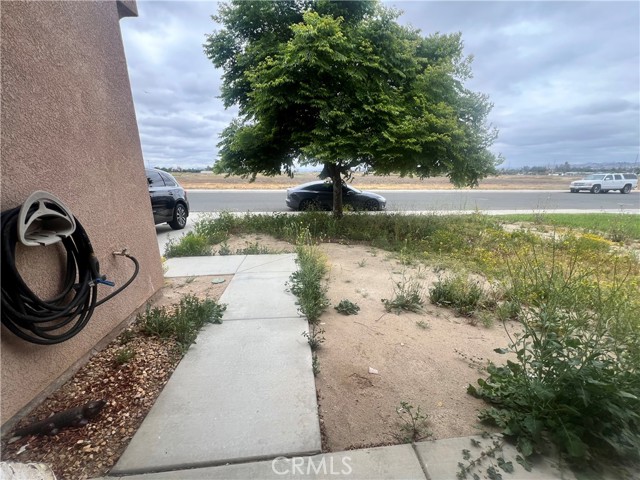 Detail Gallery Image 2 of 21 For 938 Sparrow Way, Perris,  CA 92571 - 4 Beds | 2/1 Baths