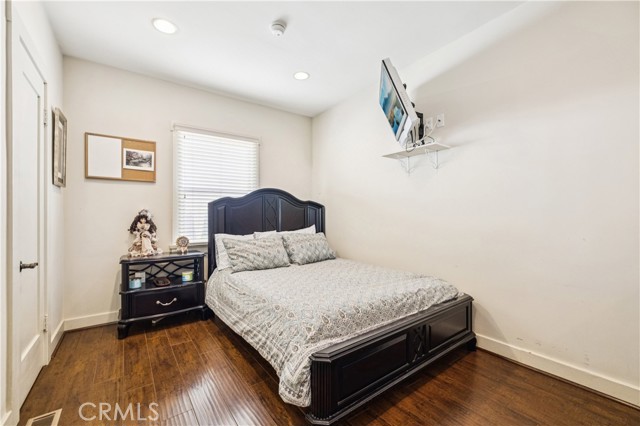 Detail Gallery Image 21 of 58 For 13621 Erwin St, Van Nuys,  CA 91401 - 4 Beds | 3 Baths