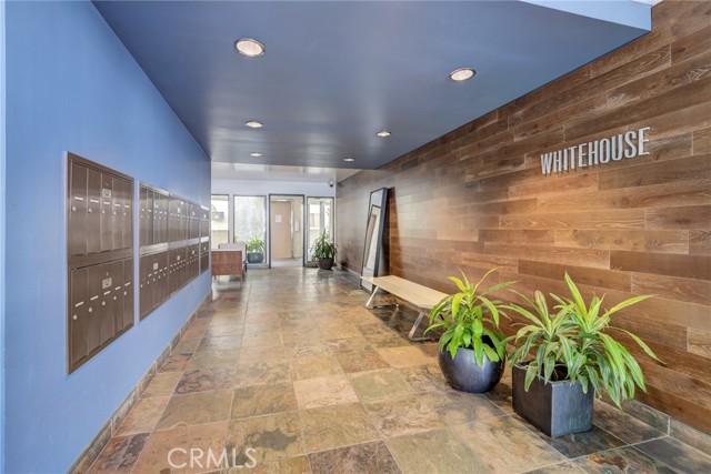 Detail Gallery Image 3 of 44 For 8400 De Longpre Ave #205,  West Hollywood,  CA 90069 - 2 Beds | 2 Baths