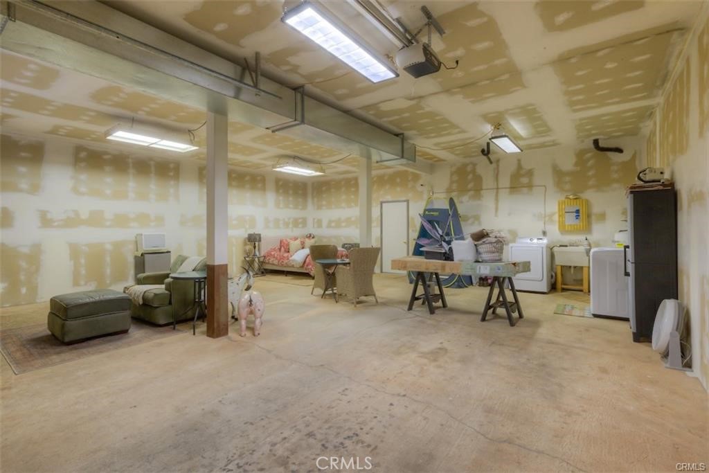 https://media.crmls.org/medias/61a5ee58-650b-45e0-b867-05968b72b8f0.jpg?preset=X-Large
