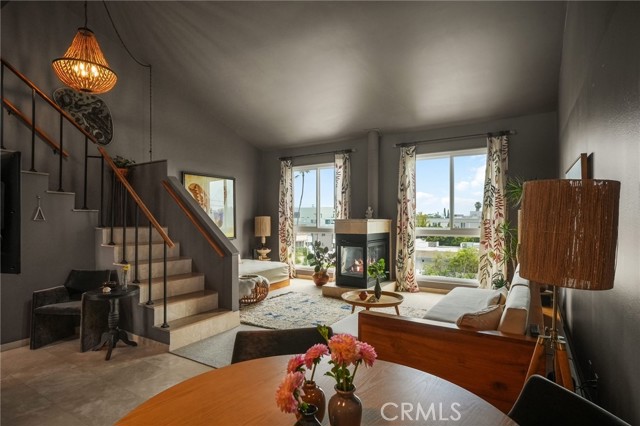 837 N West Knoll Drive, West Hollywood CA: https://media.crmls.org/medias/61a64e44-0194-486b-bc38-bde969367ef7.jpg