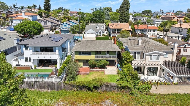 1230 9th Street, Manhattan Beach, California 90266, 4 Bedrooms Bedrooms, ,2 BathroomsBathrooms,Residential,Sold,9th,SB24147516