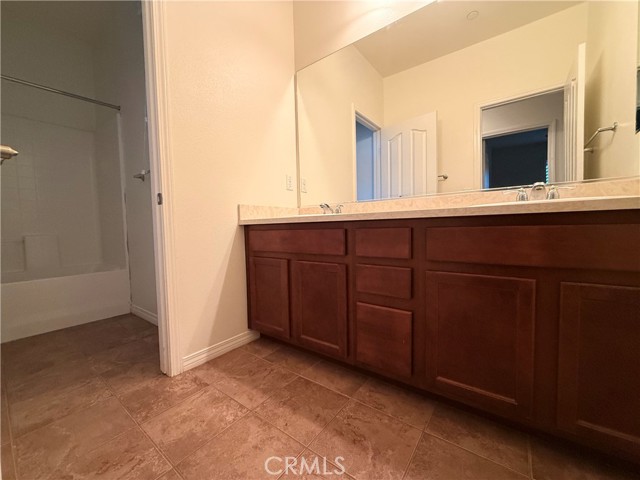 Detail Gallery Image 17 of 26 For 28301 Esplanada, Valencia,  CA 91354 - 4 Beds | 3 Baths