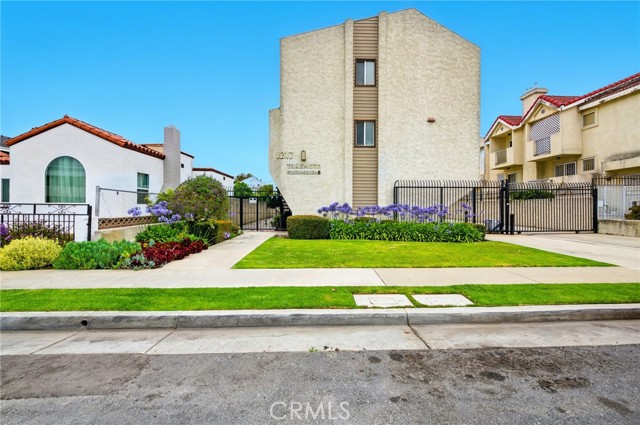 1217 W 168th Street, Gardena CA: https://media.crmls.org/medias/61a8a9aa-61f9-4922-bf94-7d86363272ad.jpg