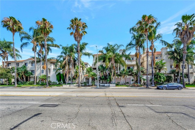 Detail Gallery Image 2 of 31 For 3605 E Anaheim St #307,  Long Beach,  CA 90804 - 3 Beds | 2 Baths