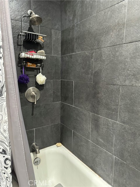 Detail Gallery Image 12 of 15 For 2801 Adriatic Ave, Long Beach,  CA 90810 - 3 Beds | 2 Baths