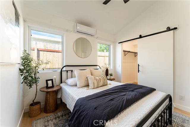 Detail Gallery Image 16 of 33 For 16122 San Fernando Mission Bld, Granada Hills,  CA 91344 - 5 Beds | 5 Baths