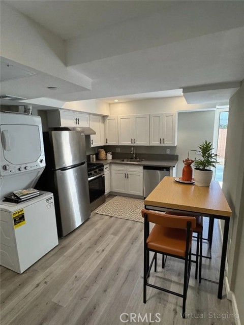 Detail Gallery Image 4 of 8 For 327 N Chicago, Los Angeles,  CA 90033 - 2 Beds | 2 Baths