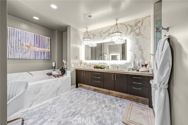 Detail Gallery Image 26 of 56 For 900 W Olympic Bld 50a,  Los Angeles,  CA 90015 - 3 Beds | 4 Baths