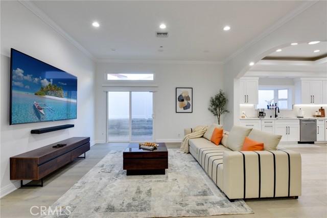 Detail Gallery Image 19 of 29 For 22237 Buena Ventura St, Woodland Hills,  CA 91364 - 3 Beds | 2 Baths