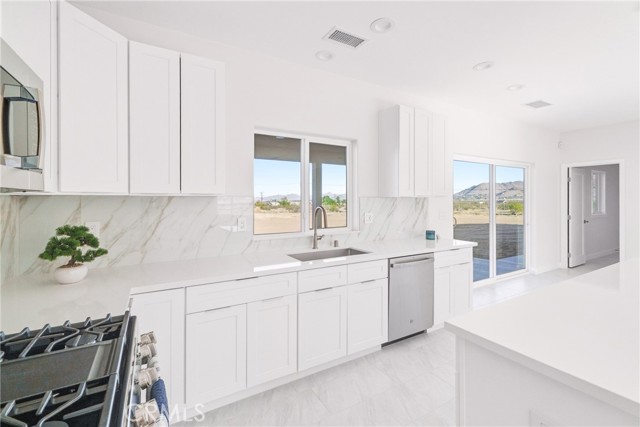 Detail Gallery Image 11 of 52 For 15192 Barbara, Apple Valley,  CA 92307 - 3 Beds | 2 Baths