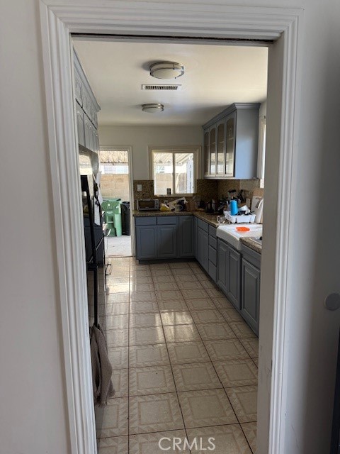 Detail Gallery Image 8 of 9 For 6527 Buffalo, Van Nuys,  CA 91401 - 3 Beds | 2 Baths