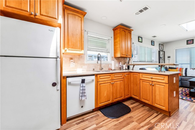 715 Olive Avenue, Huntington Beach CA: https://media.crmls.org/medias/61abbfb3-d265-4486-bc41-a470a8948195.jpg