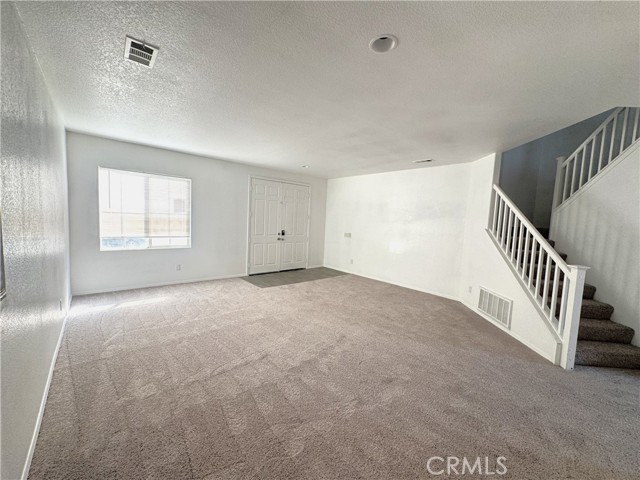 Detail Gallery Image 3 of 26 For 2709 E Avenue J4, Lancaster,  CA 93535 - 5 Beds | 2/1 Baths