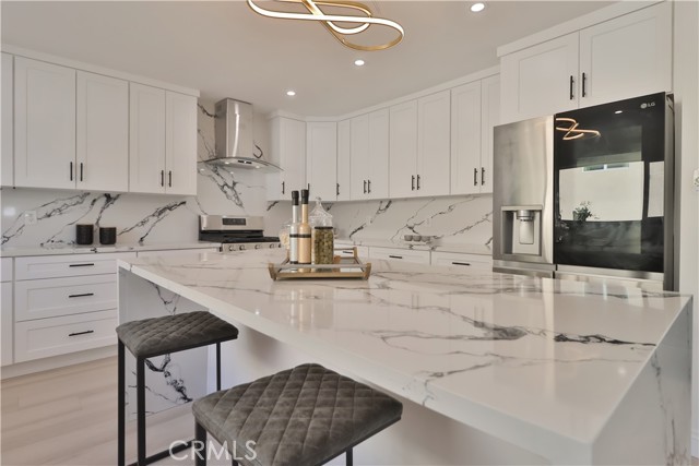 22131 1/2 Victory, Canoga Park CA: https://media.crmls.org/medias/61ae34b2-4b0c-4622-8ccd-7548e6e6b5d6.jpg